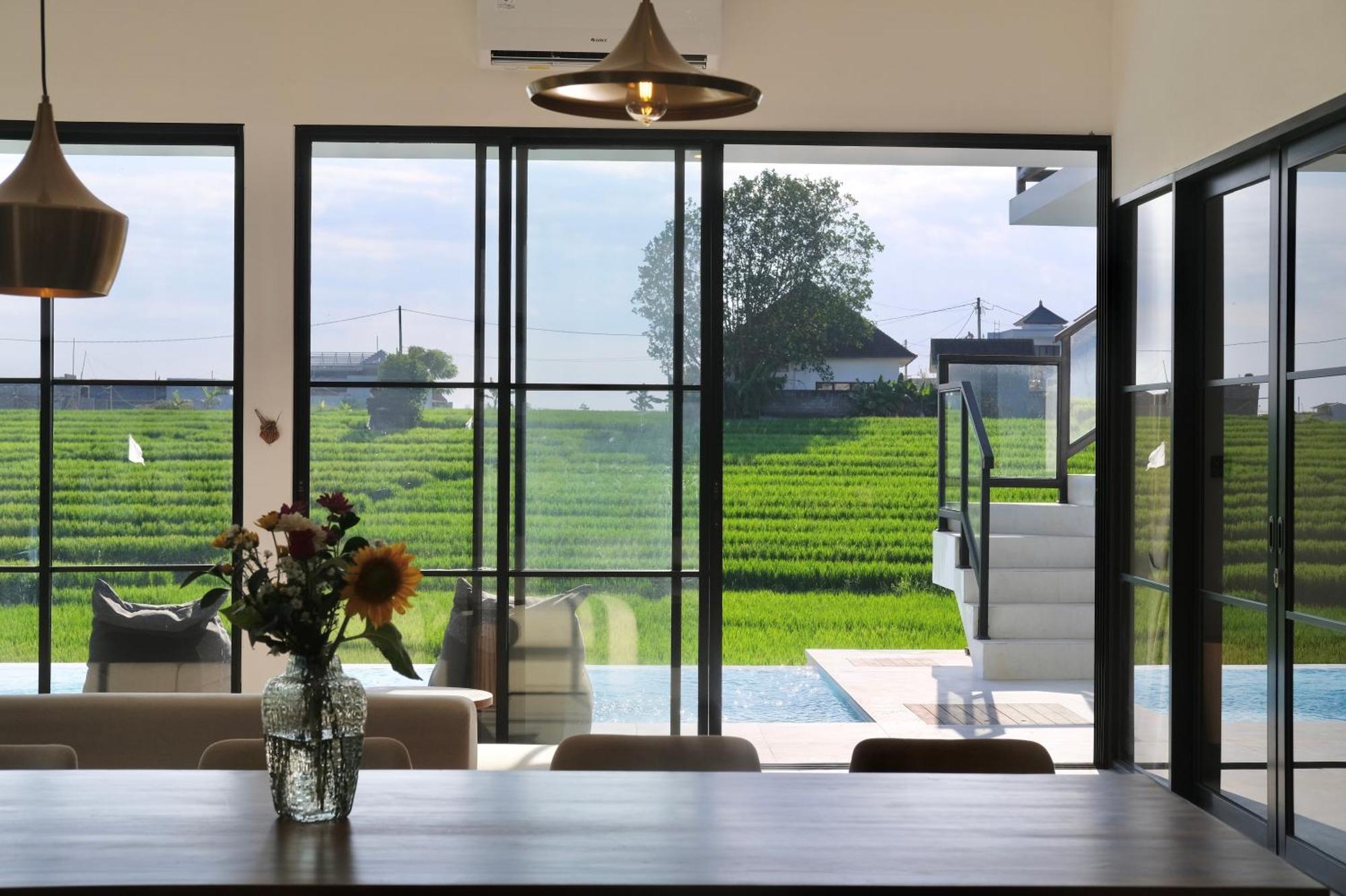 The R Patuha, Rice Field View Villa