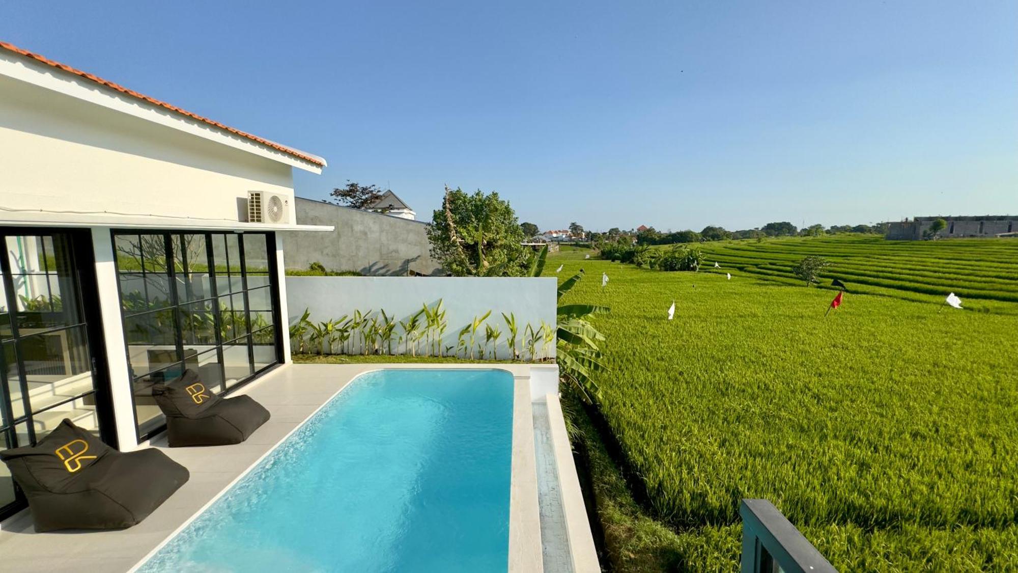 The R Patuha, Rice Field View Villa *